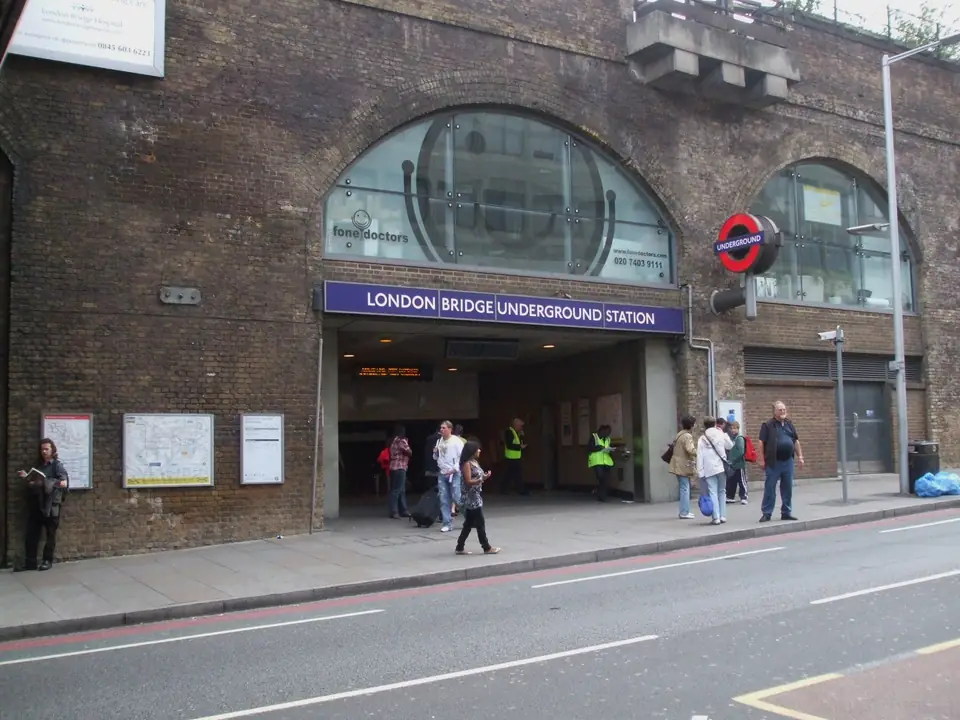Street entrance to London Bridge station