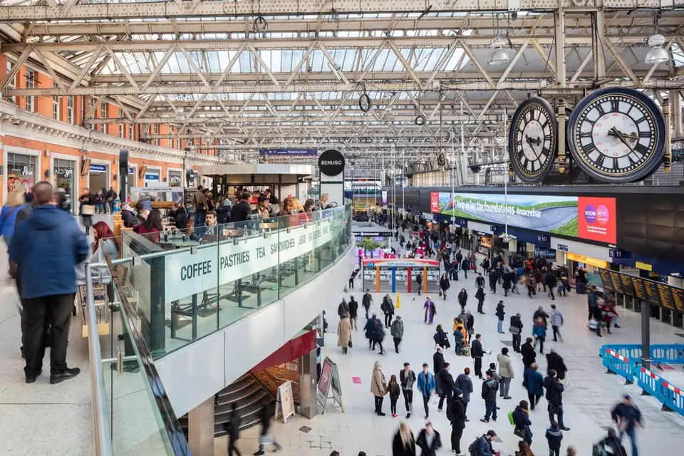 Waterloo station concourse and clock